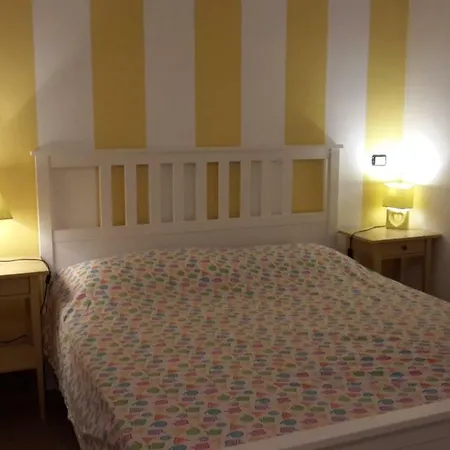 O' Paese E Masaniello 4*