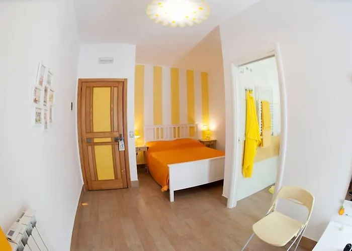 Alojamento de Acomodação e Pequeno-almoço O' Paese E Masaniello 4*